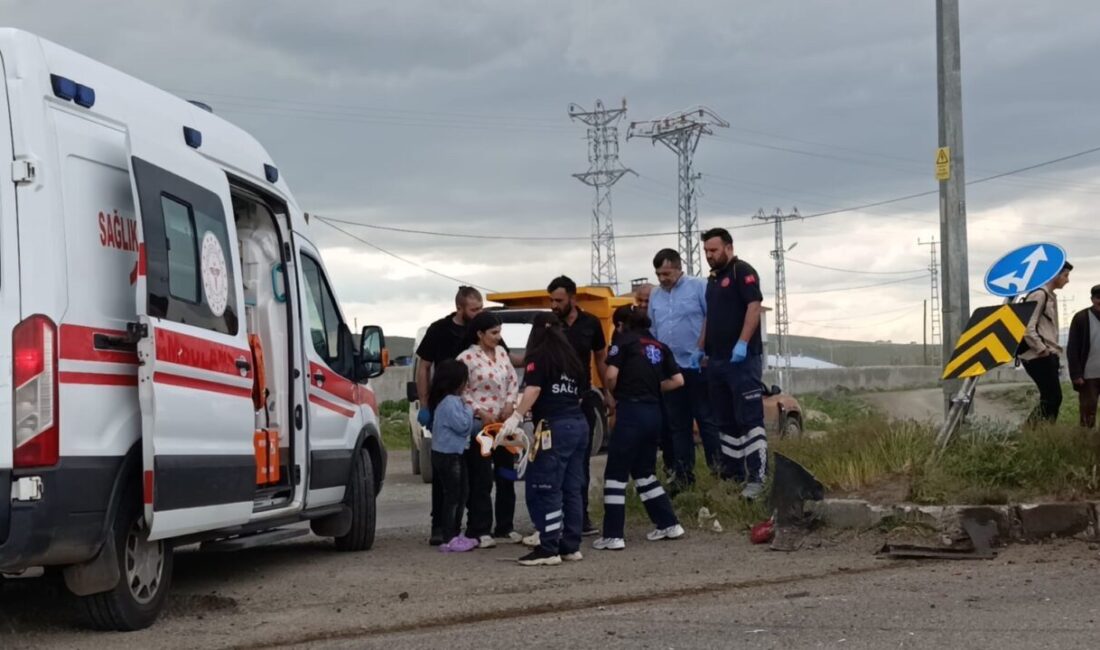 Kars’ta 2 aracın çarpışması sonucu meydana gelen trafik kazasında 3’ü