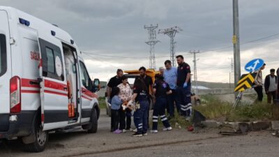 Kars’ta 2 aracın çarpışması sonucu meydana gelen trafik kazasında 3’ü