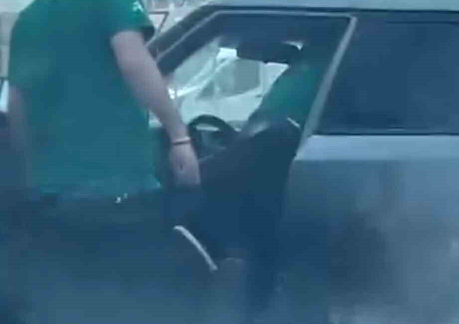 Kartal’da maddi hasarlı trafik kazasının ardından fotoğraf çeken taraflar arasında