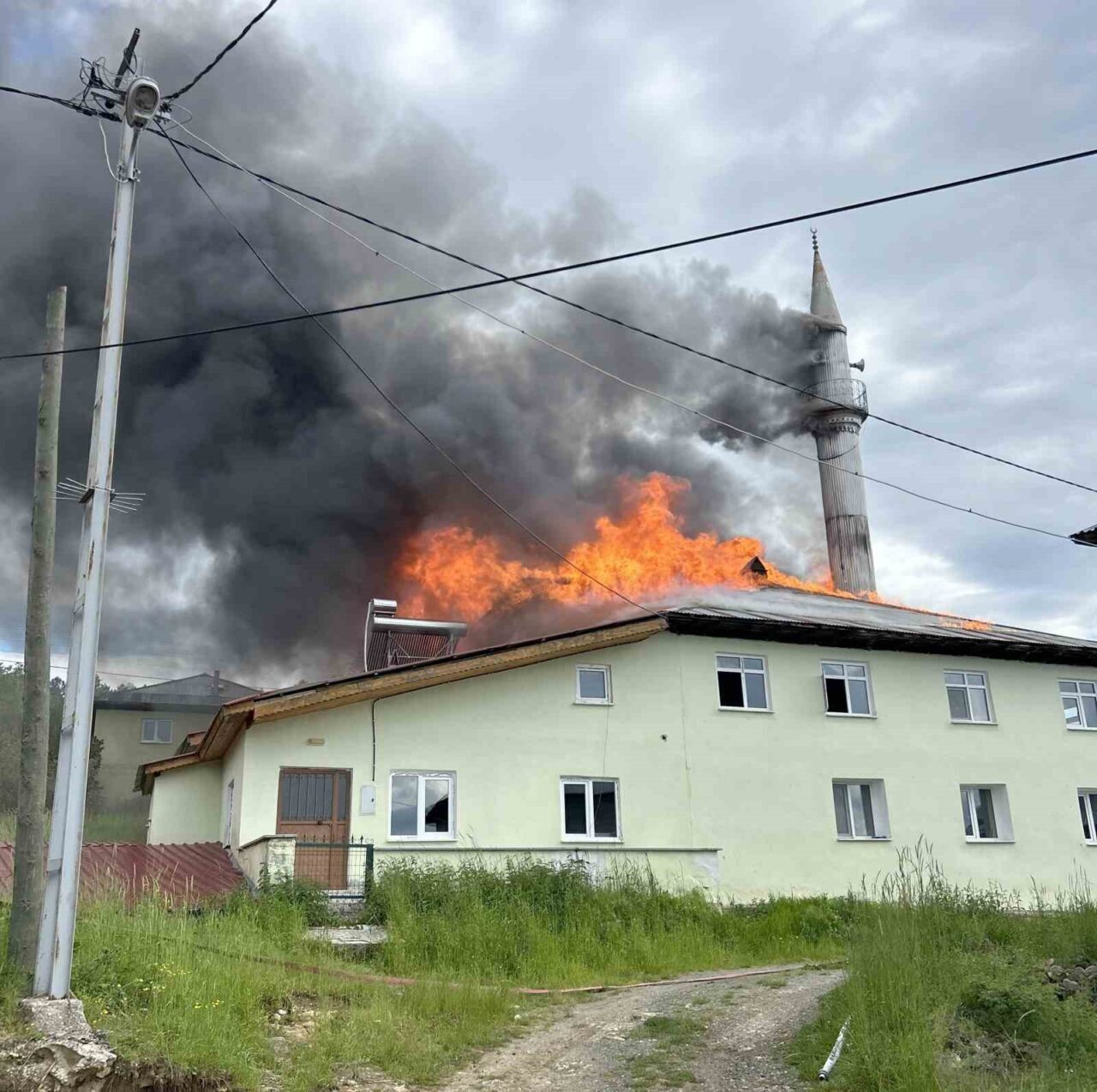 Kastamonu’nun Daday ilçesinde çıkan yangında cami, gasilhane ve yemekhane kullanılamaz