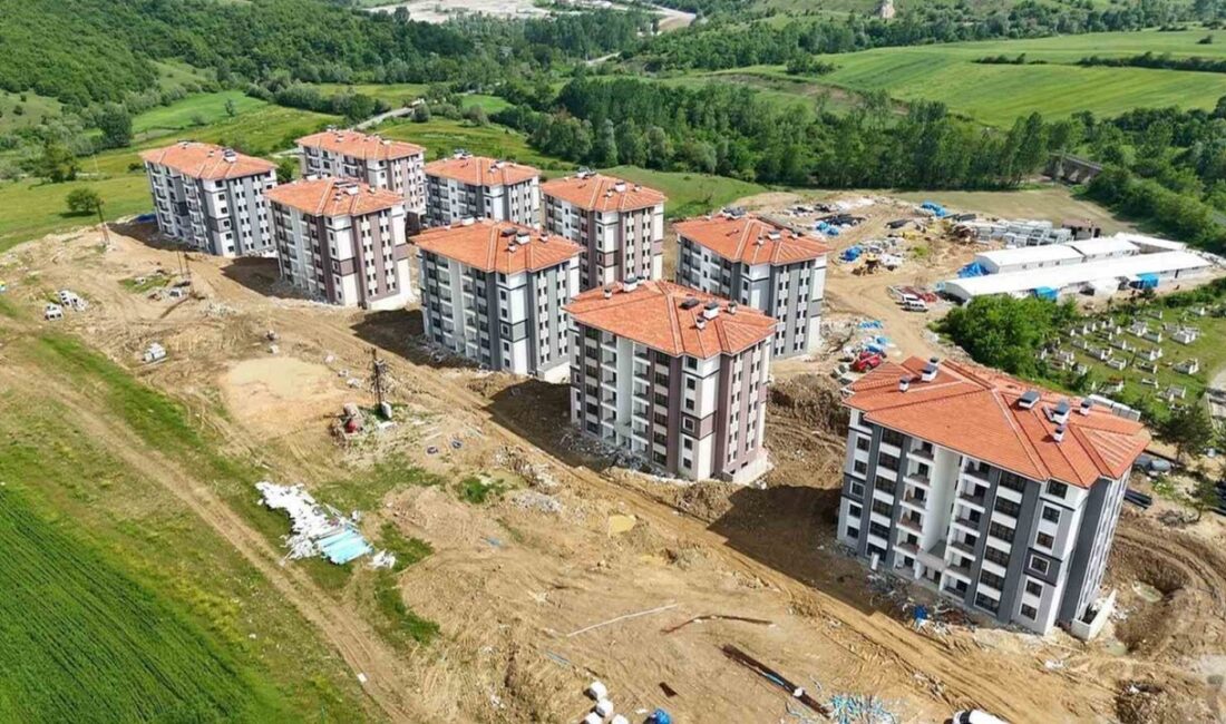 Samsun’un Kavak ilçesinde yapımı tamamlanma aşamasına gelen 212 TOKİ konutu