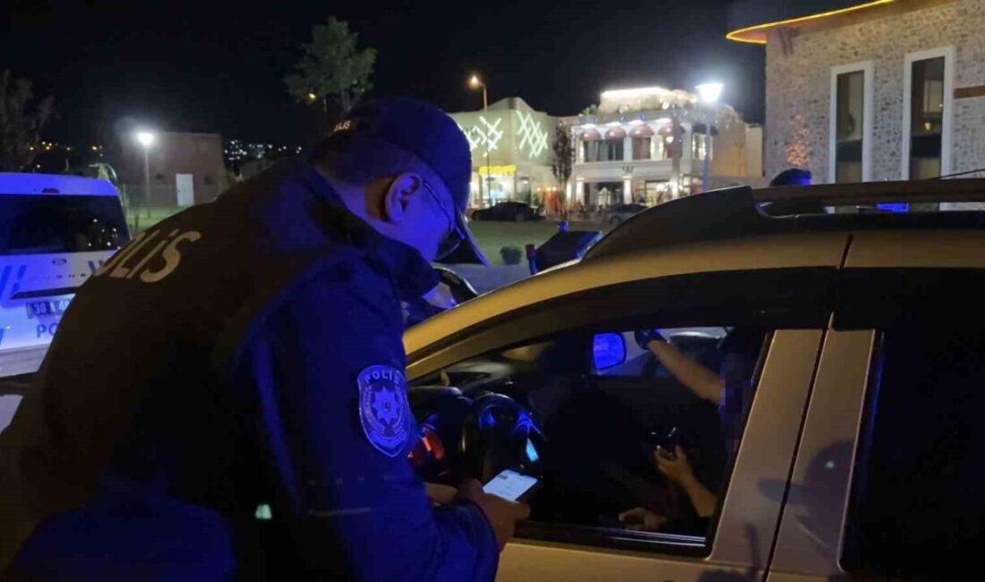 Kayseri’de polis ekipleri tarafından kentte huzuru sağlama adına uygulama yapıldı.