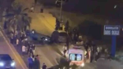 Mersin’in Tarsus ilçesinde otomobil, park halindeki araca çarptıktan sonra takla