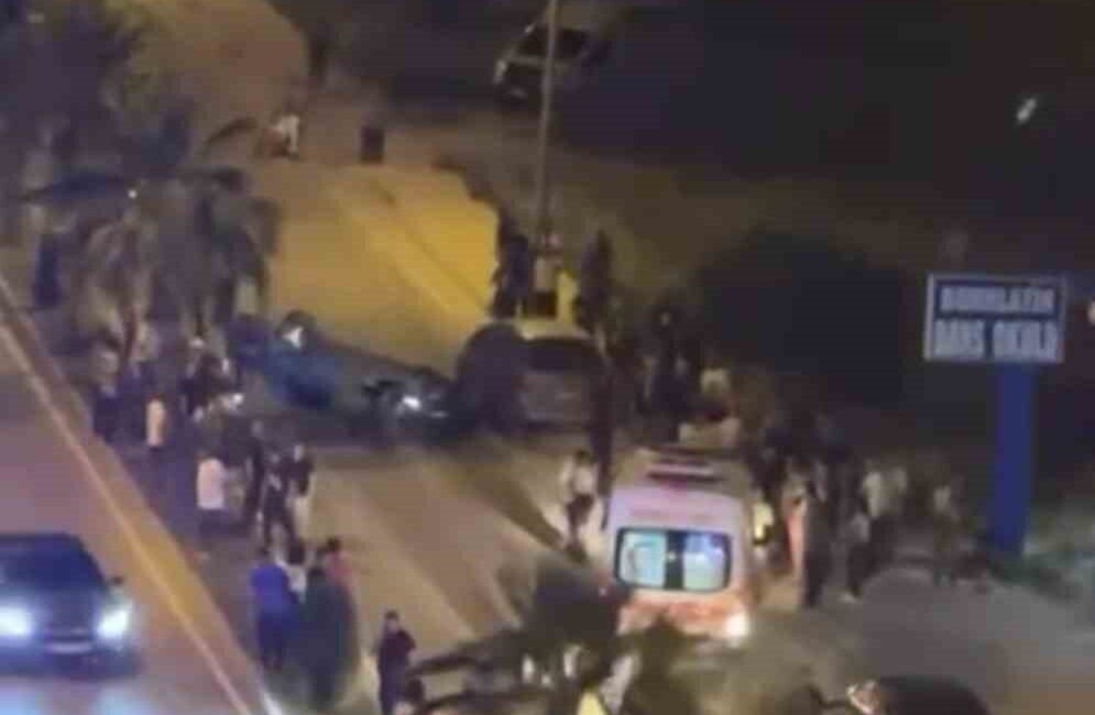 Mersin’in Tarsus ilçesinde otomobil, park halindeki araca çarptıktan sonra takla