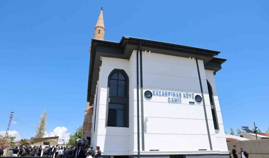 Sivas’ın Ulaş ilçesine bağlı Kazanpınar köyünde yapımı tamamlanan Kazanpınar Camii