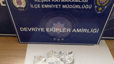 Edirne’nin Keşan ilçesinde İlçe Emniyet Müdürlüğü ekiplerinin durdurarak üst araması