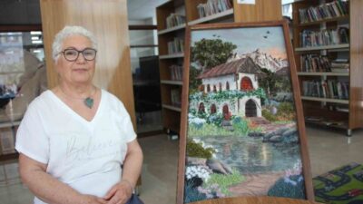 Antalya’nın Kumluca ilçesinde yaşayan Pervin Kavacık hobi olarak başladığı cam