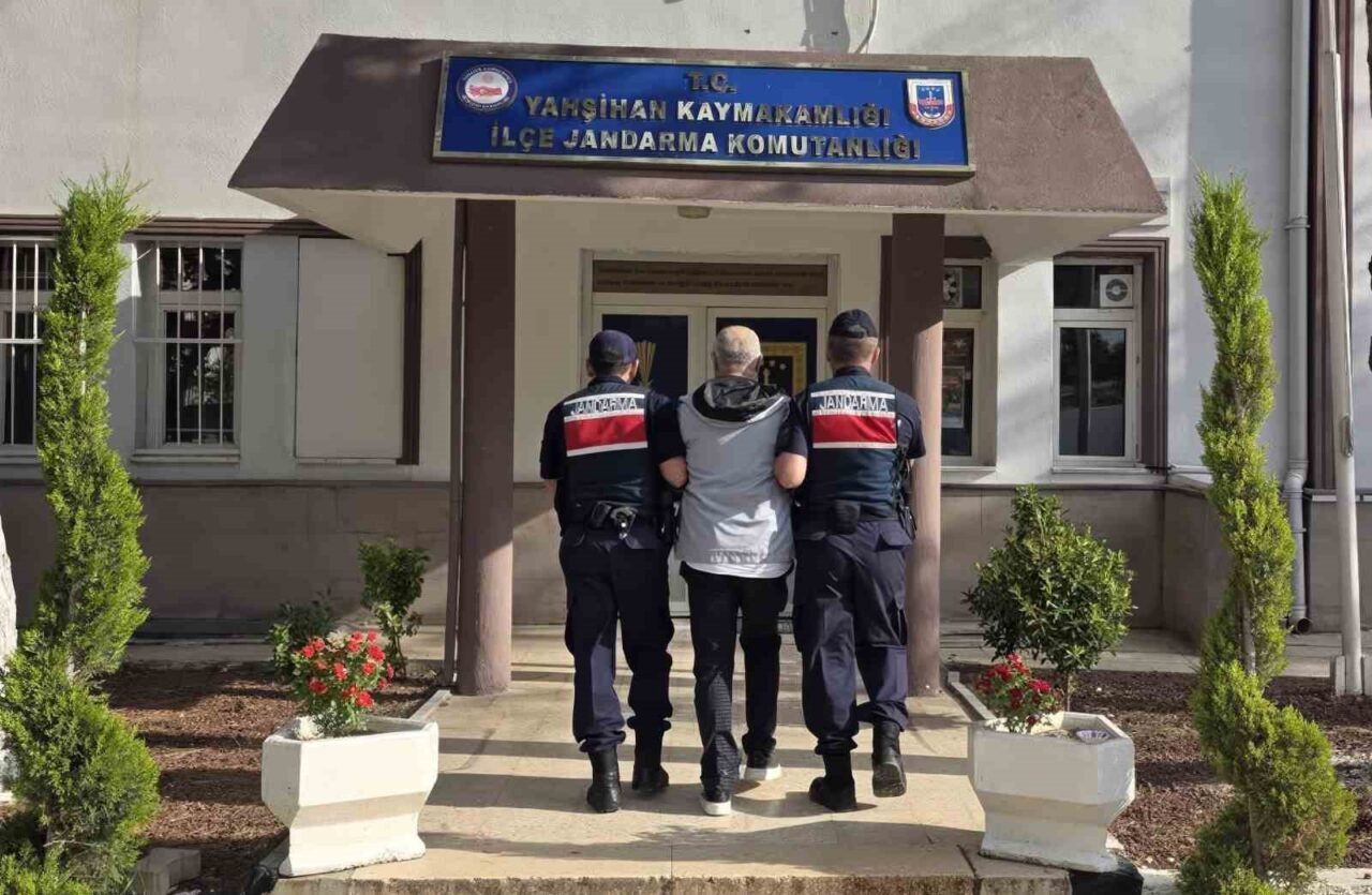 Kırıkkale’de haklarında kesinleşmiş hapis cezası bulunan 2 hükümlü, jandarma ekiplerince