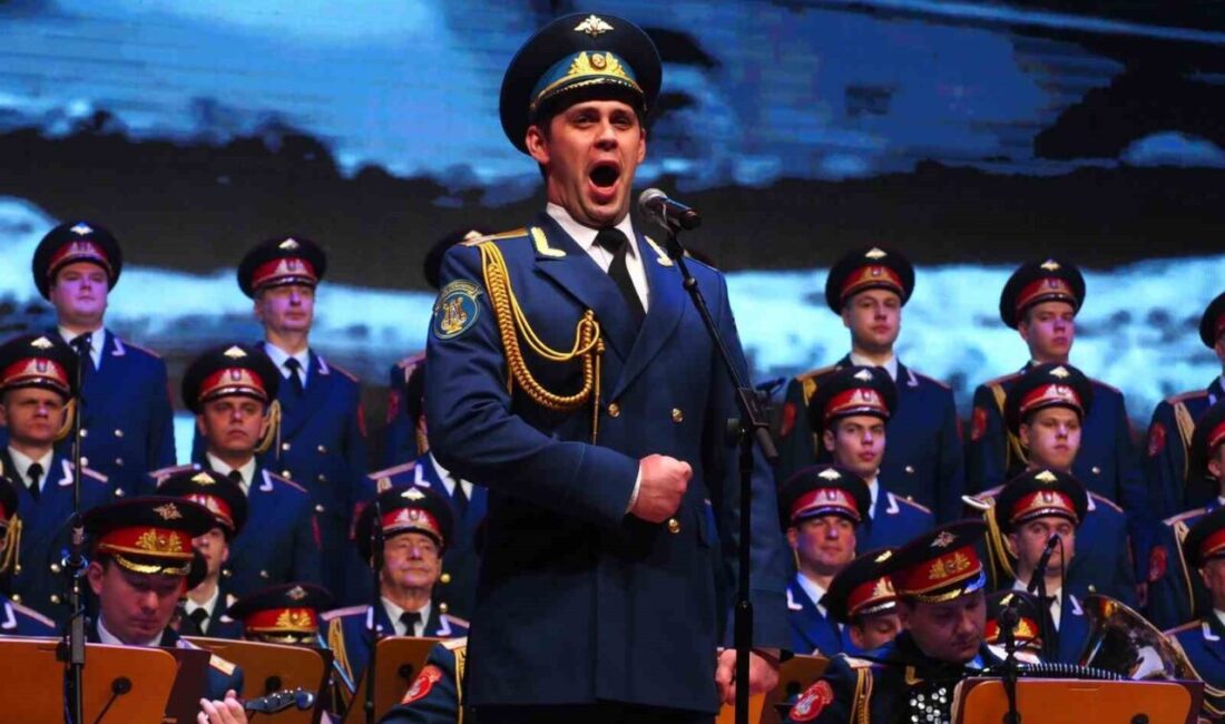 Dünyanın en köklü müzik topluluklarından Aleksandrov Rus Kızılordu Korosu ve