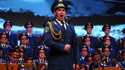 Dünyanın en köklü müzik topluluklarından Aleksandrov Rus Kızılordu Korosu ve