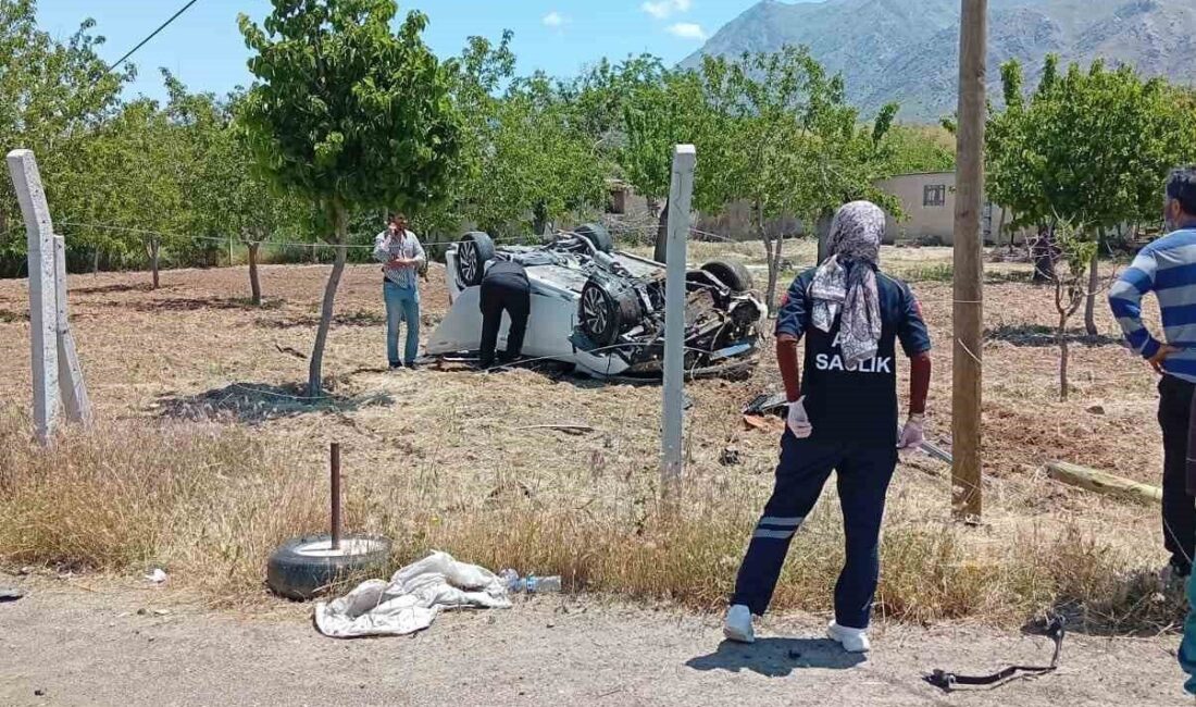Elazığ’da sürücüsünün direksiyon hakimiyetini kaybettiği otomobil, takla atarak ters döndü.