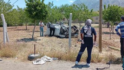 Elazığ’da sürücüsünün direksiyon hakimiyetini kaybettiği otomobil, takla atarak ters döndü.