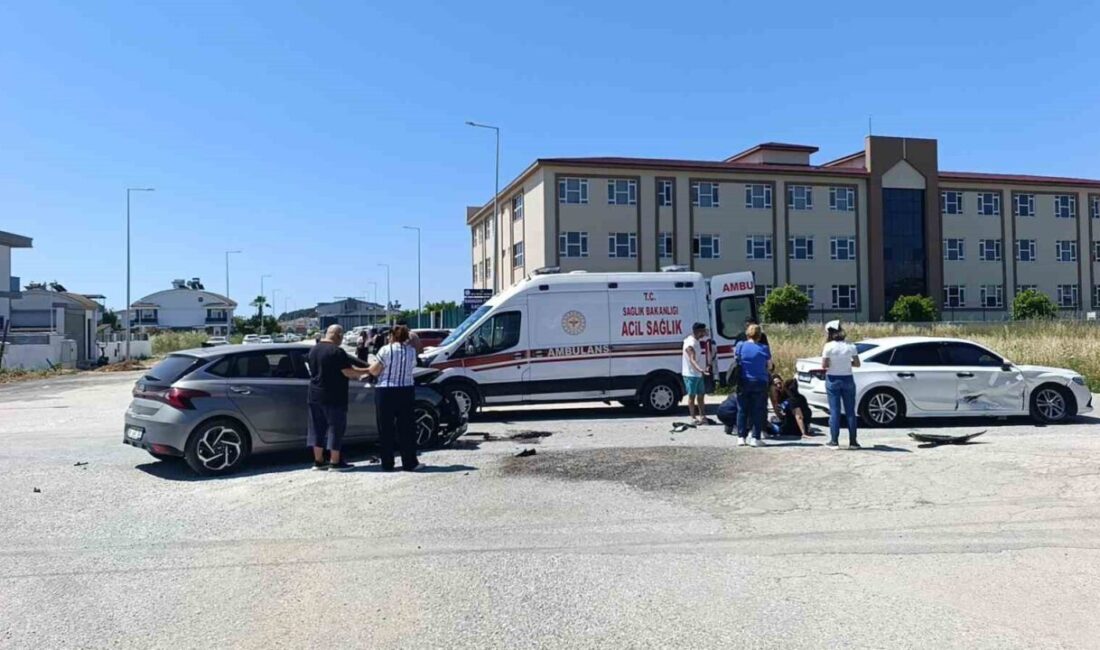 Antalya’nın Manavgat ilçesinde kontrolsüz kavşakta iki otomobilin çarpışması sonucu meydana