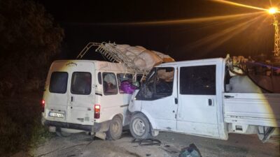Konya’nın Karapınar ilçesinde kamyonet ile minibüsün çarpışması sonucu meydana gelen