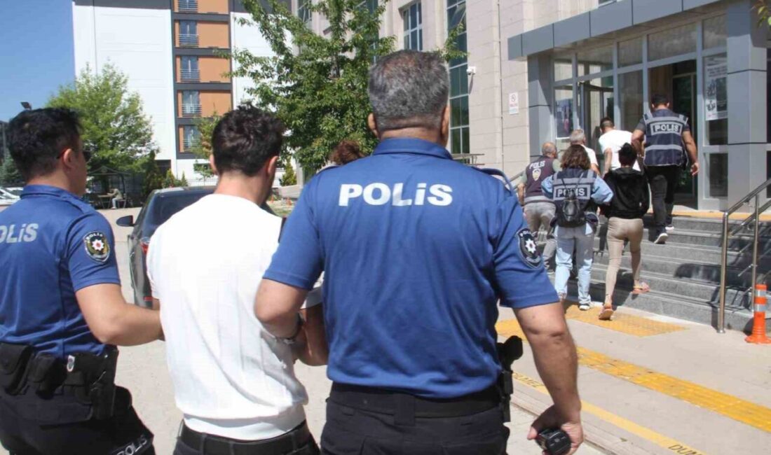 Konya’nın Beyşehir ve Seydişehir ilçelerinde kuyumcuları sahte gram altınlarla dolandırmaya
