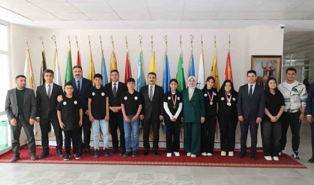 Altınyayla Şehit Hasan Subaşı Kürkçüyurt Ortaokulu öğrencileri, Yıldız Kızlar Bilardo