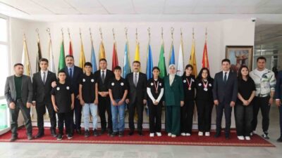 Altınyayla Şehit Hasan Subaşı Kürkçüyurt Ortaokulu öğrencileri, Yıldız Kızlar Bilardo