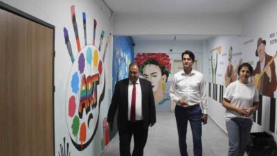 Muğla’nın Köyceğiz ilçesi Naip Hüseyin Anadolu Lisesi’nin okul duvarları öğretmen