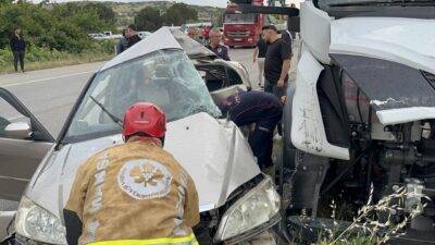 Manisa’nın Kula ilçesinde otomobil ile tırın çarpışması sonucu meydana gelen