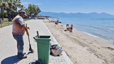 Kuşadası Belediyesi Temizlik İşleri Müdürlüğü, Kurban Bayramı’nda tatile gelen yerli