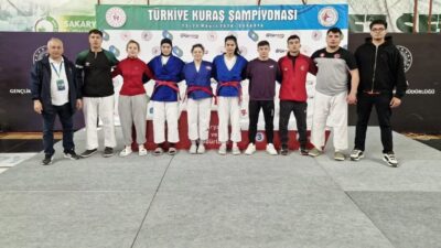 Sakarya’da düzenlenen Büyükler Türkiye Kuraş Şampiyonası’nda mücadele eden Kütahya Belediyespor
