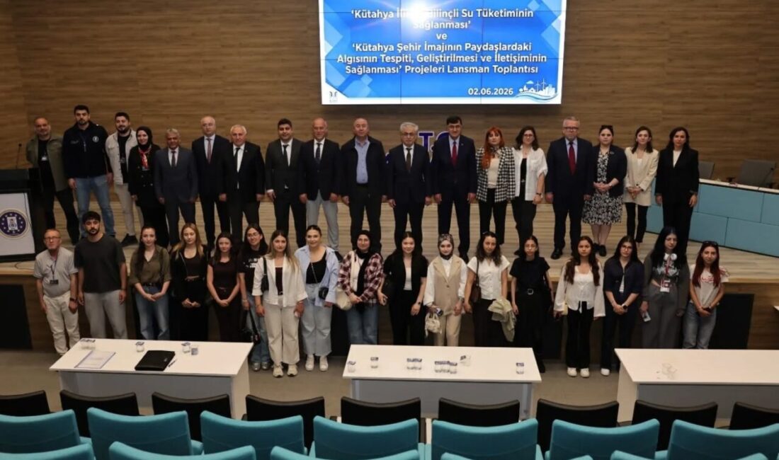 Kütahya Belediye Başkanı Eyüp Kahveci, 55 okulda yaklaşık 13 bin