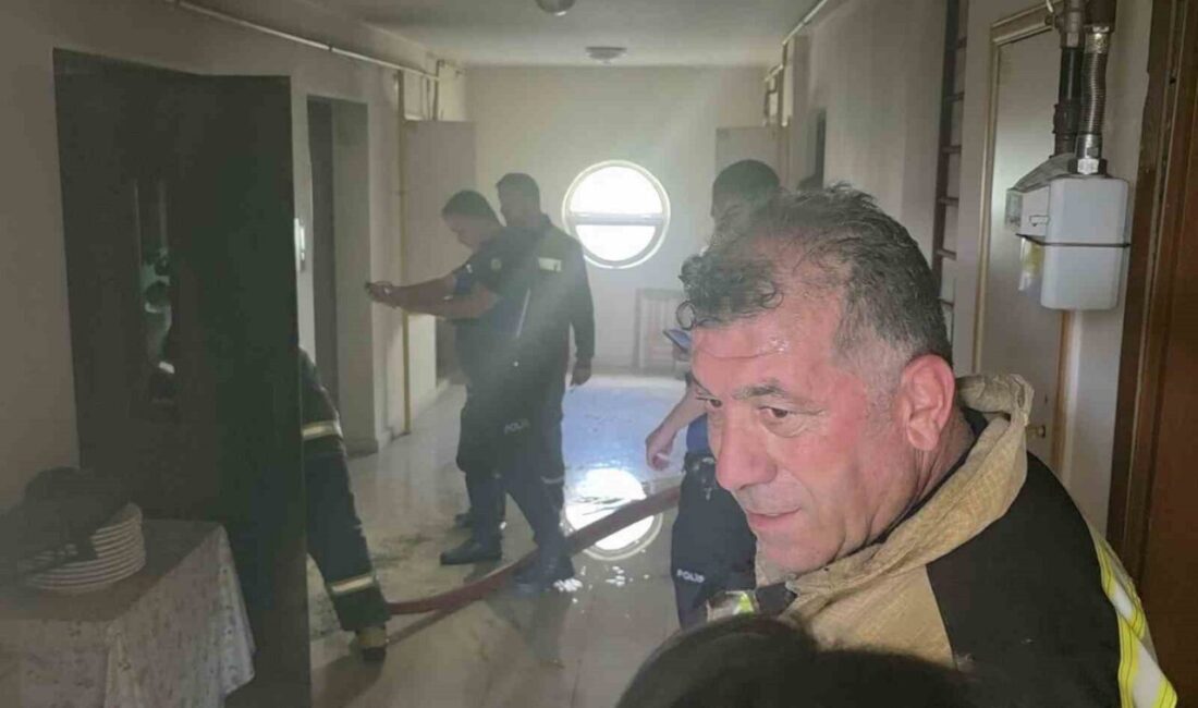 Kütahya’da 6 katlı bir apartmanın asansör dairesinde çıkan yangın paniğe