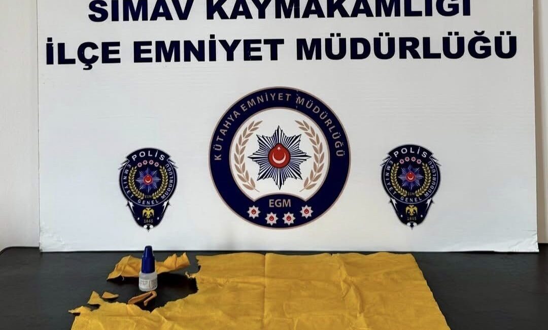 Kütahya’nın Simav ilçesinde polis ekiplerince düzenlenen uyuşturucu operasyonunda 2 şüpheli