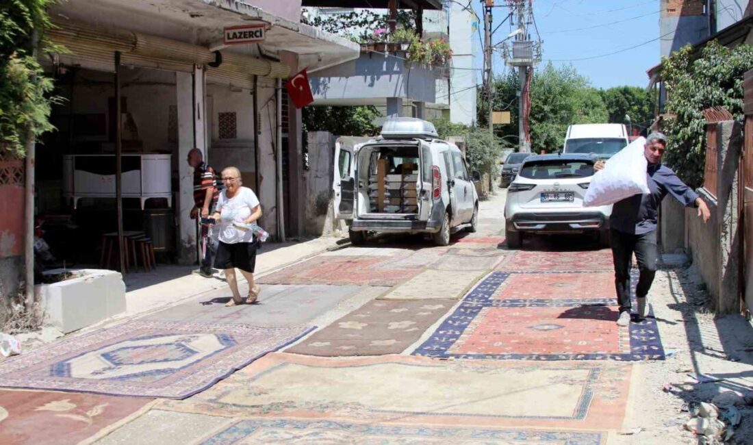 Adana’da Seyhan Belediyesince aylardır asfaltlanmayan sokağa vatandaşlar halı serip tozdan