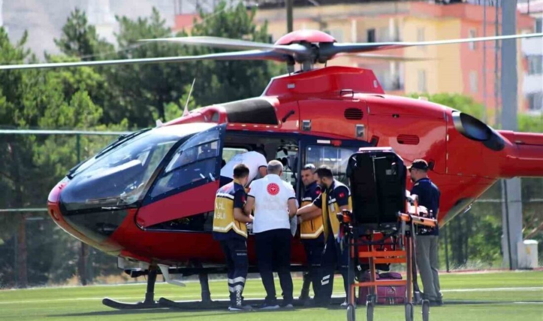 Malatya’da kalp krizi geçiren yaşlı hastanın imdadına ambulans helikopter yetişti.