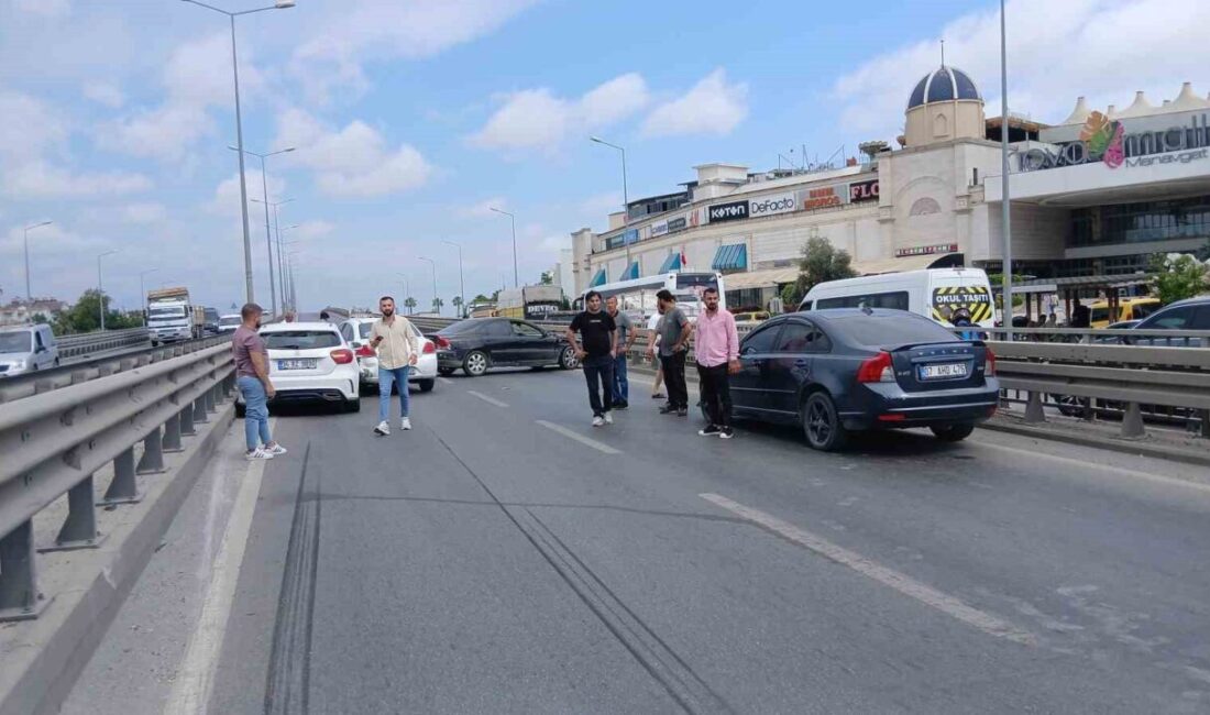 Antalya’nın Manavgat ilçesinde köprülü kavşak girişindi meydana gelen ve 4