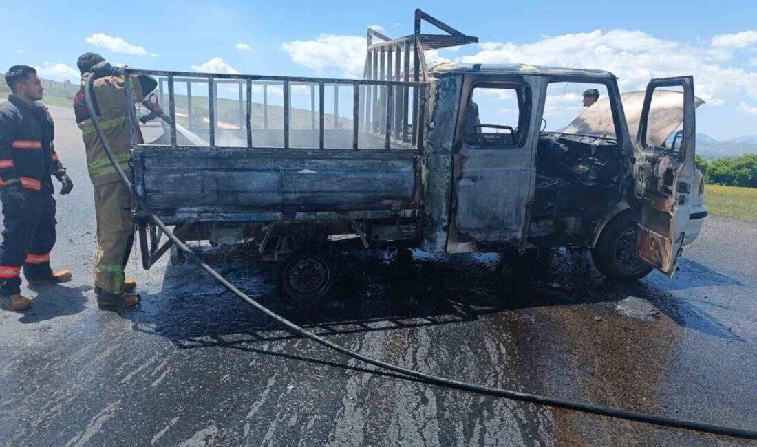 Adıyaman’ın Gölbaşı ilçesinde mazot ve yağ yüklü bir kamyonet, seyir
