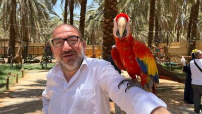 Medine’de hurma alışverişi için bahçeleri ziyaret eden hacı ve umreciler,
