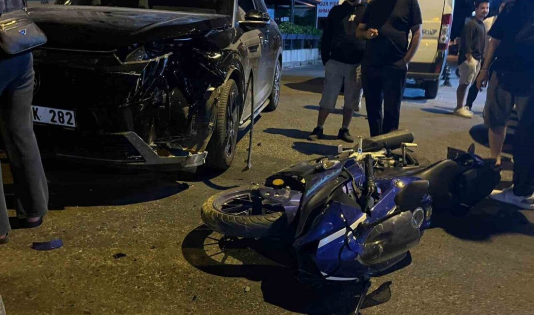 Muğla’nın Menteşe ilçesinde ters yönden çıktığı iddia edilen otomobil ile