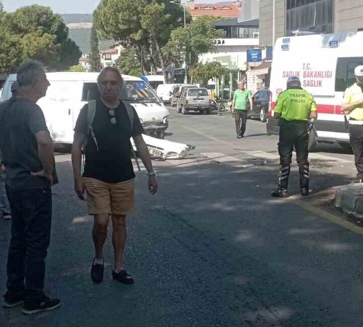 Muğla’nın Menteşe ilçesinde iki aracın çarpışması sonucu meydana gelen trafik