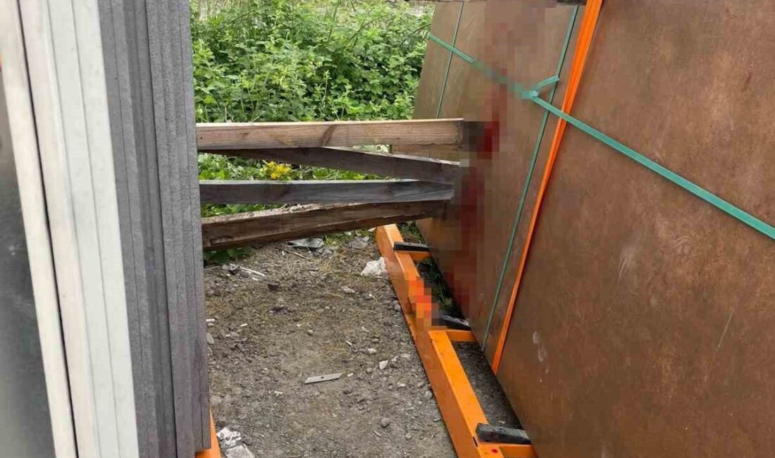 Zonguldak’ın Karadeniz Ereğli ilçesinde mermer blokların arasında kalan işçi ağır