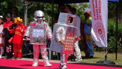 Mersin’de Türkiye Çevre Haftası kapsamında düzenlenen etkinliklerde, ilkokul öğrencilerinin atık