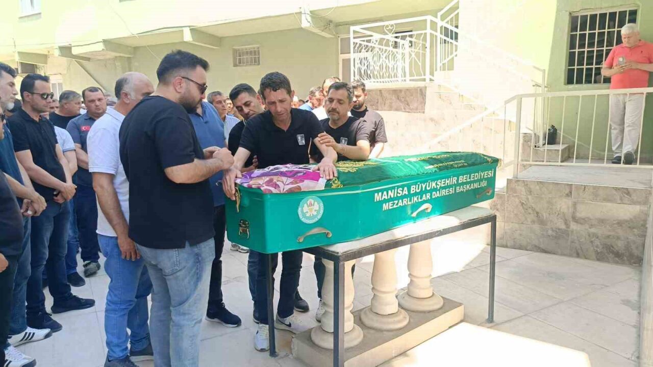 Denizli’nin Sarayköy ilçesinde yolcu otobüsünün yanarak kül olduğu feci kazada