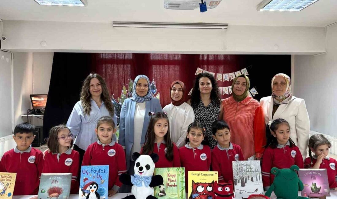 Palandöken Anaokulu öğrencileri, aileleriyle birlikte hazırladıkları “Hikâyemden Kahramanım” etkinliğinde hayal