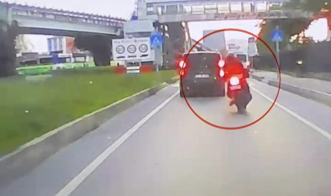 Samsun’un Canik ilçesinde meydana gelen trafik kazasında park halindeki yolcu