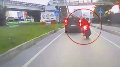 Samsun’un Canik ilçesinde meydana gelen trafik kazasında park halindeki yolcu
