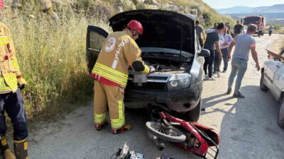 Manisa’nın Kula ilçesinde motosiklet ile otomobilin kafa kafaya çarpışması sonucu
