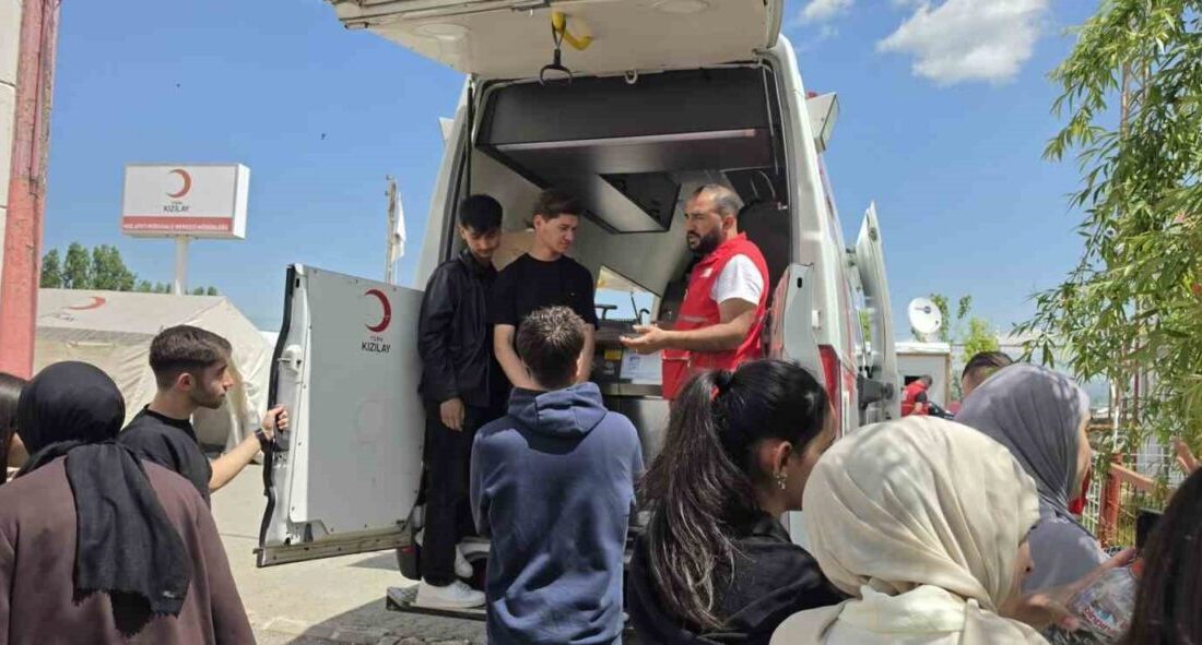 Muş Prof. Dr. Fuat Sezgin Anadolu Lisesi öğrencileri, Türk Kızılay’ı