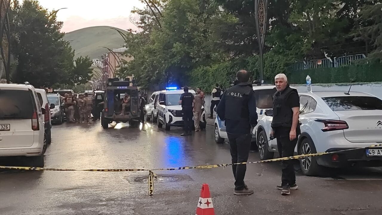 Muş’ta kardeşini silahla yaralayan ve ardından eve kapanan şüpheli, özel