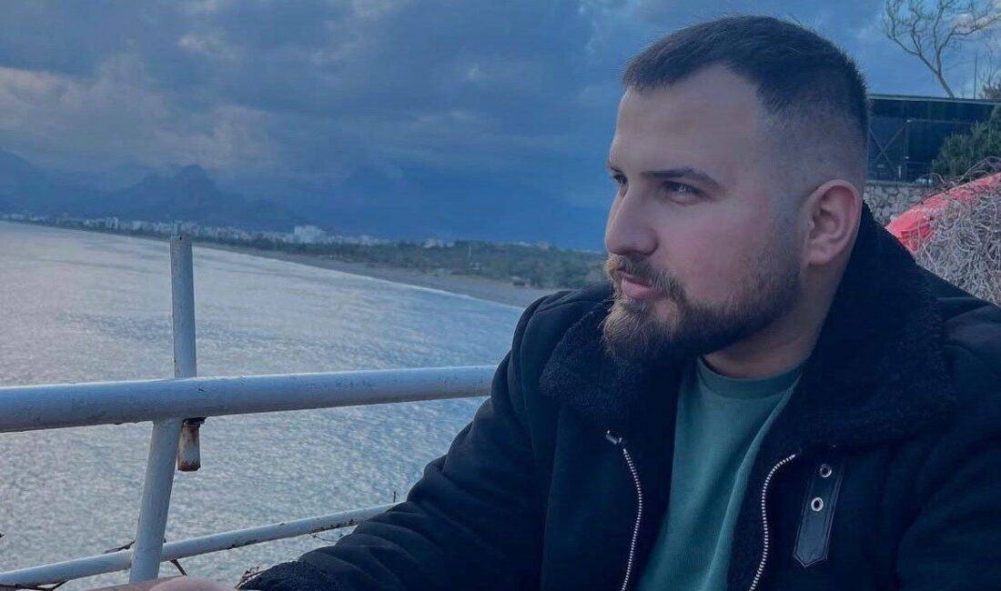 Antalya’da görev yaptığı otelin önünde alkol alıp gürültü yaptıkları gerekçesiyle