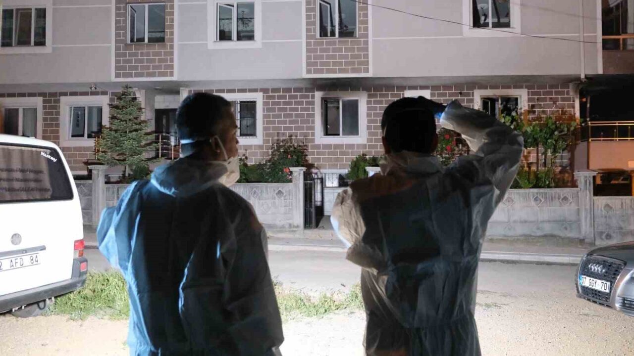 Karaman’da bir evin mutfağında yaşanan patlama sonrası çıkan yangında 1’i