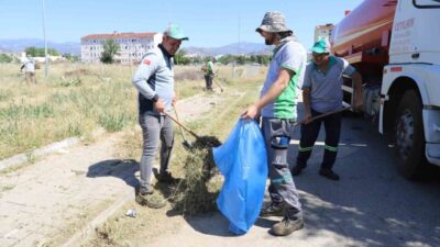 Nazilli Belediyesi Park ve Bahçeler Müdürlüğü ekipleri, kent genelindeki parklar,