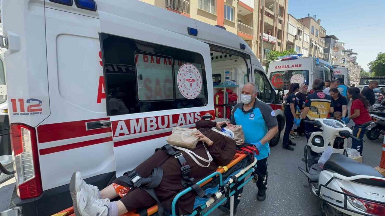 Aydın’ın Nazilli ilçesinde yaya geçidinden geçen anne ve 3 çocuğa