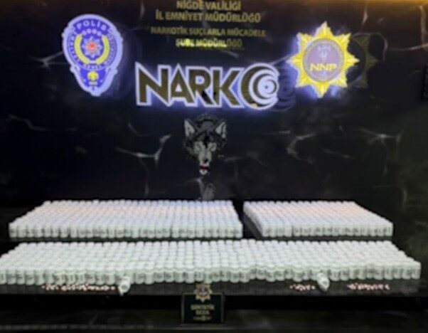 Niğde’de narkotik ekiplerince düzenlenen operasyonlarda yüklü miktarda uyuşturucu madde ele