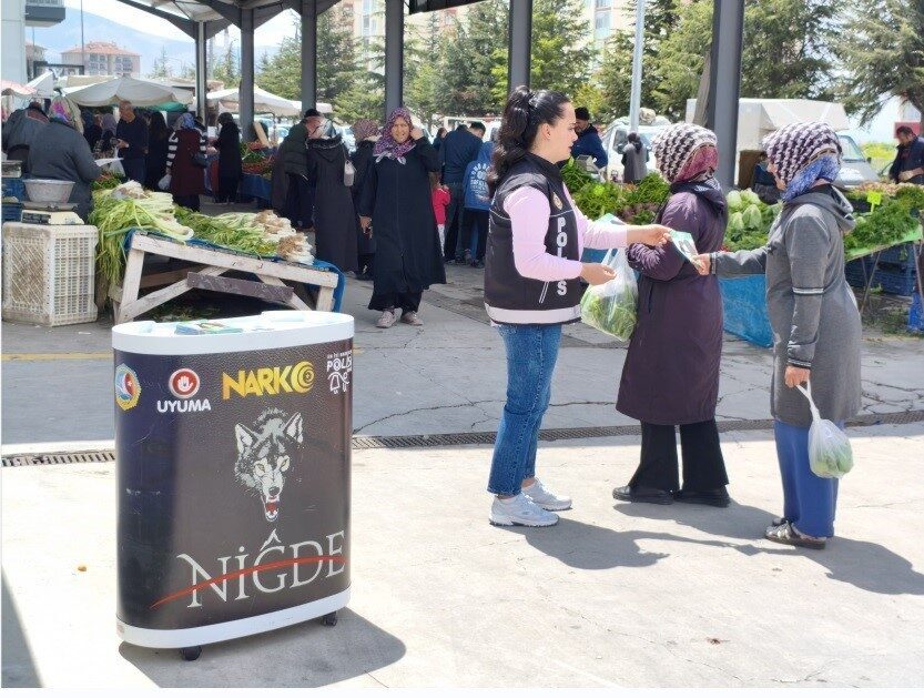 Niğde İl Emniyet Müdürlüğü Narkotik Suçlarla Mücadele Şube Müdürlüğü ekipleri,